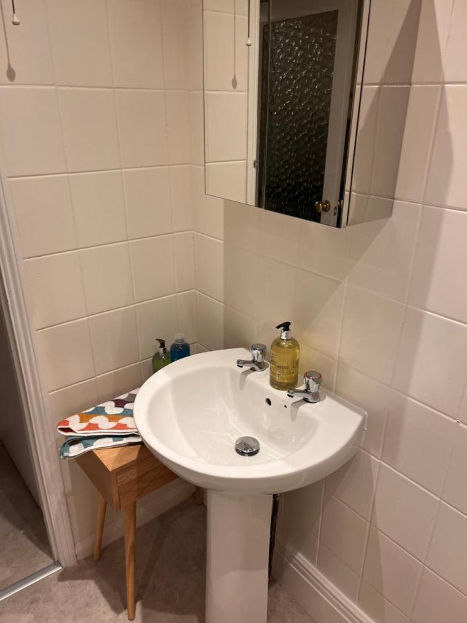 Luxury Cosy Retreat Apt London Bagian luar foto